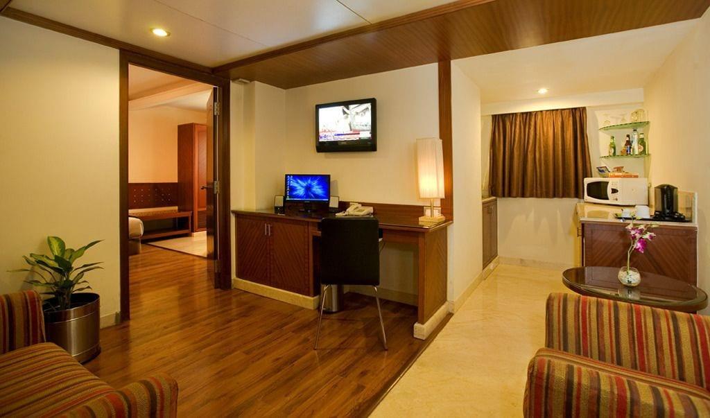 The President Hotel Bangalore Exterior photo