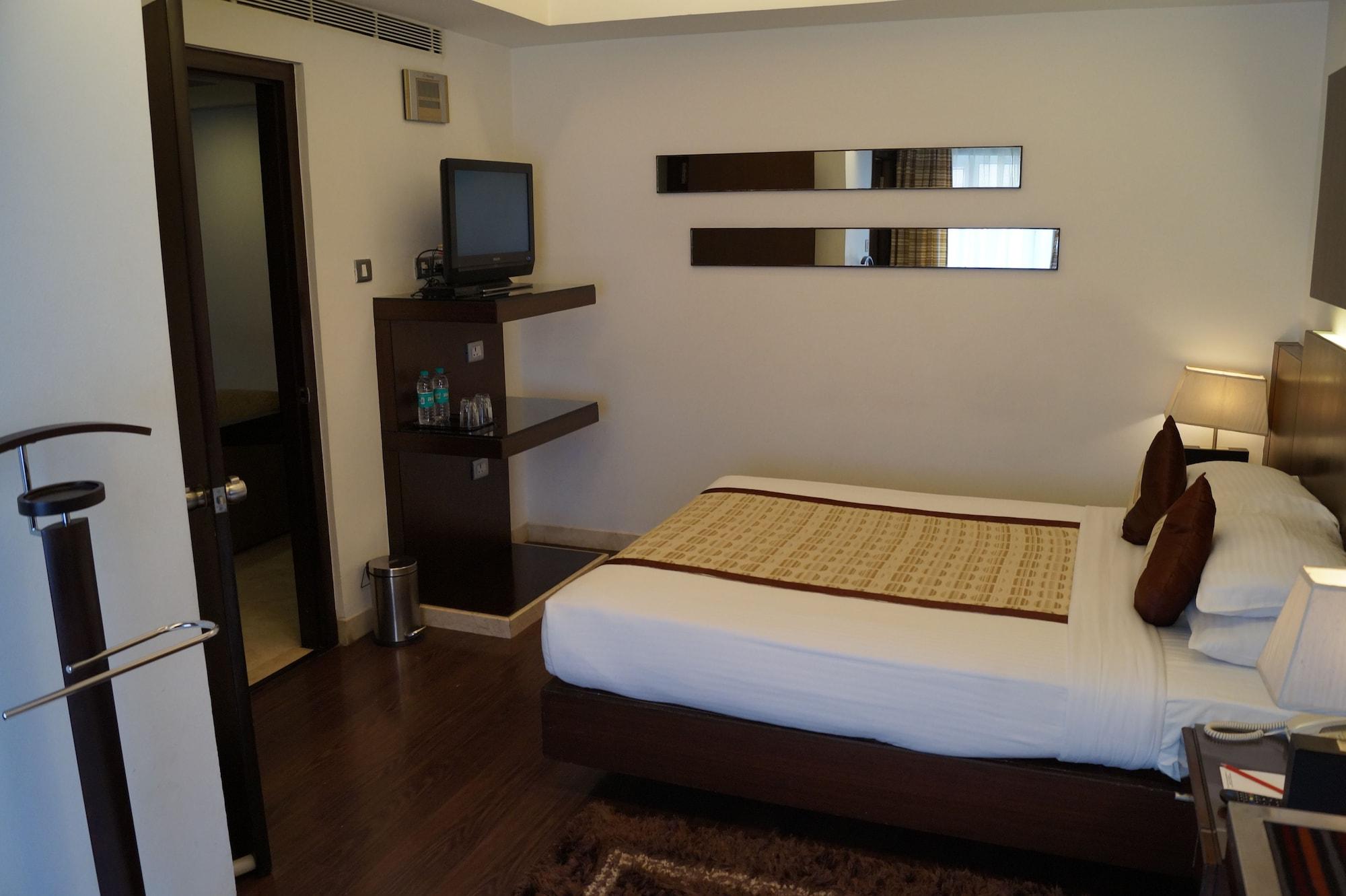 The President Hotel Bangalore Exterior photo