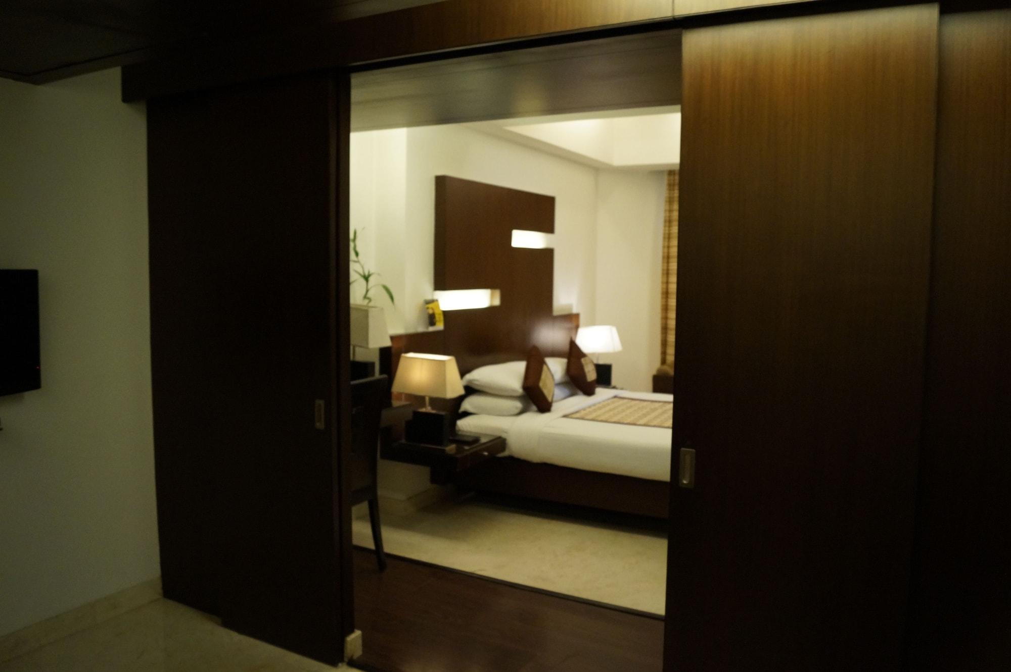 The President Hotel Bangalore Exterior photo