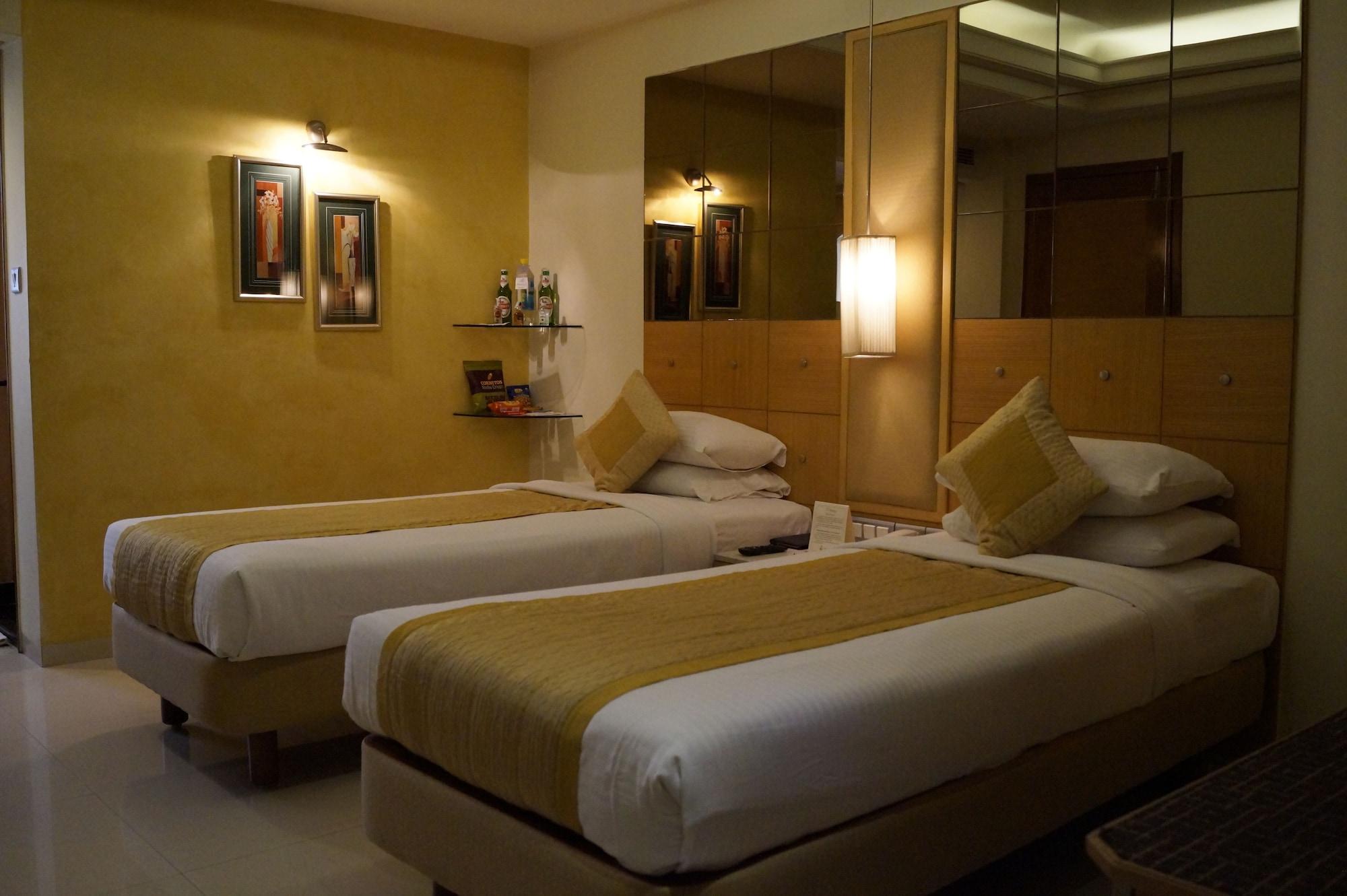 The President Hotel Bangalore Exterior photo