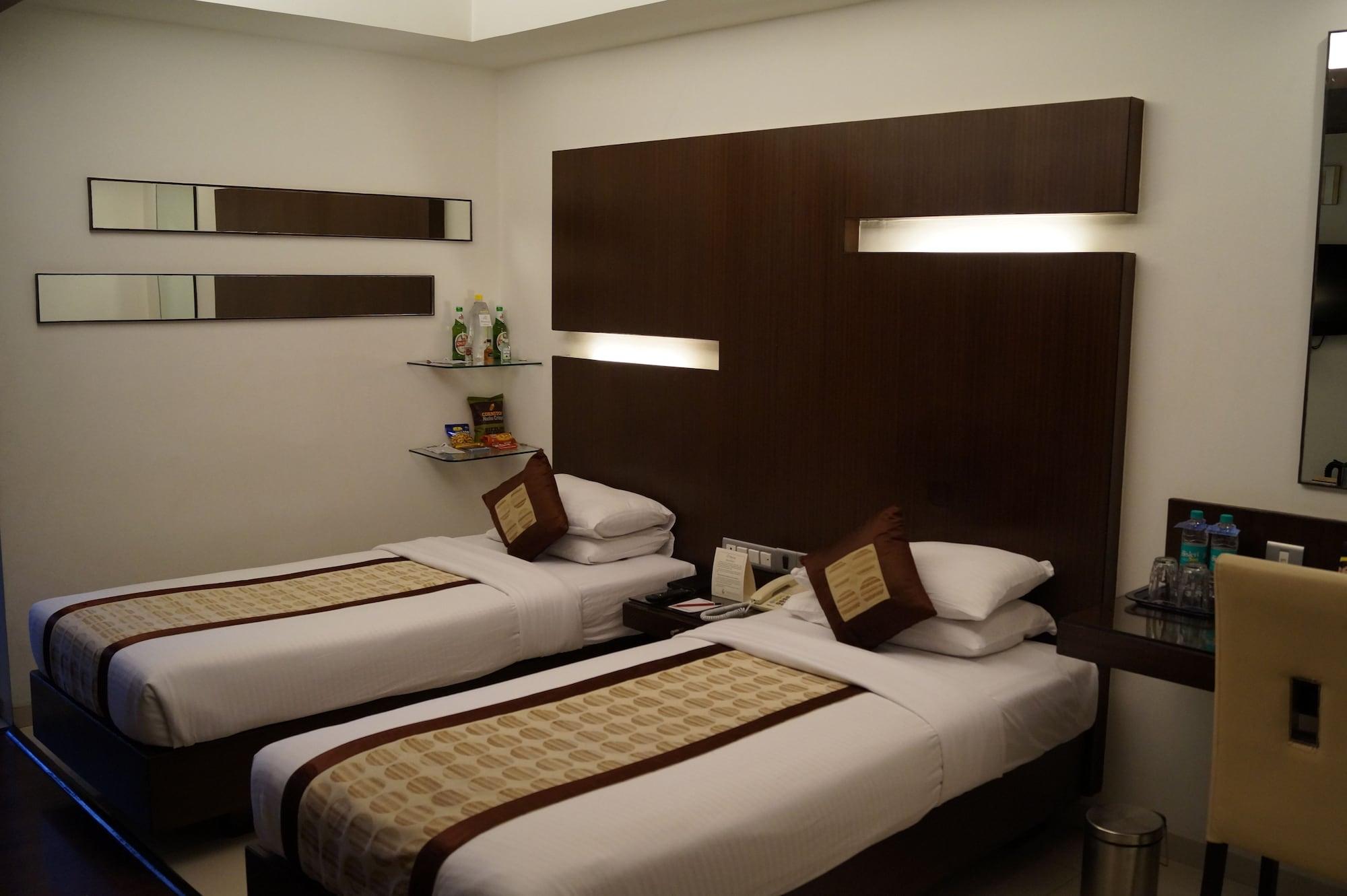 The President Hotel Bangalore Exterior photo