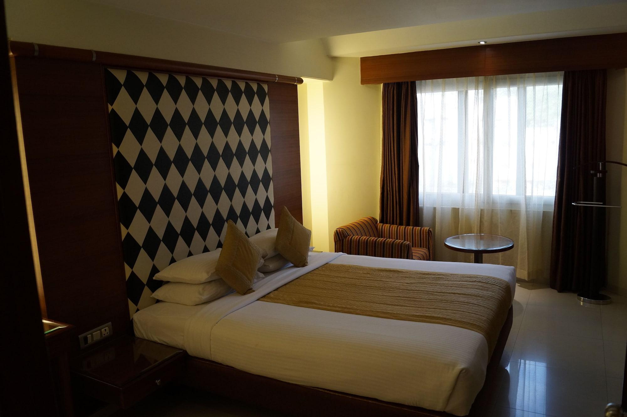 The President Hotel Bangalore Exterior photo