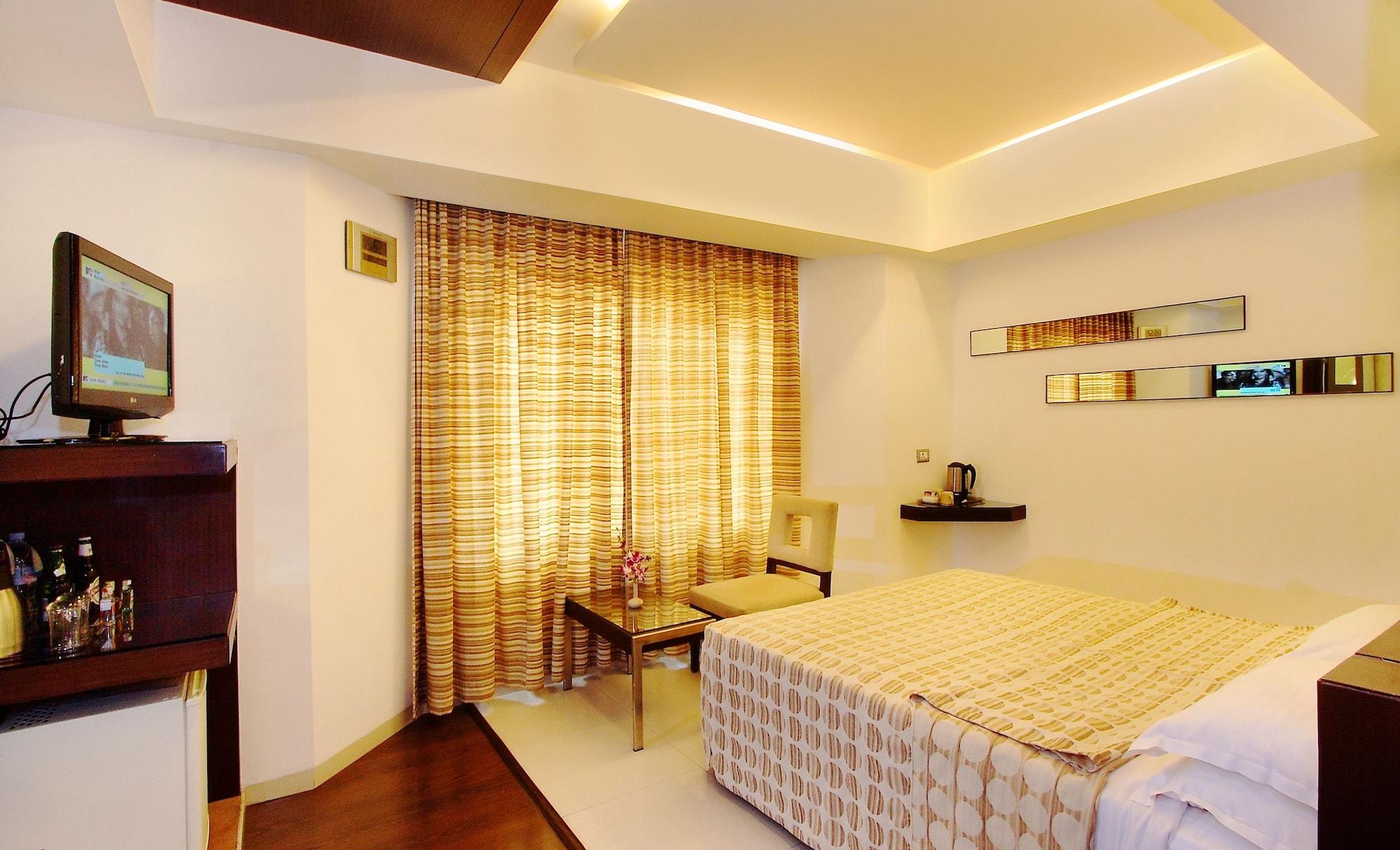 The President Hotel Bangalore Exterior photo