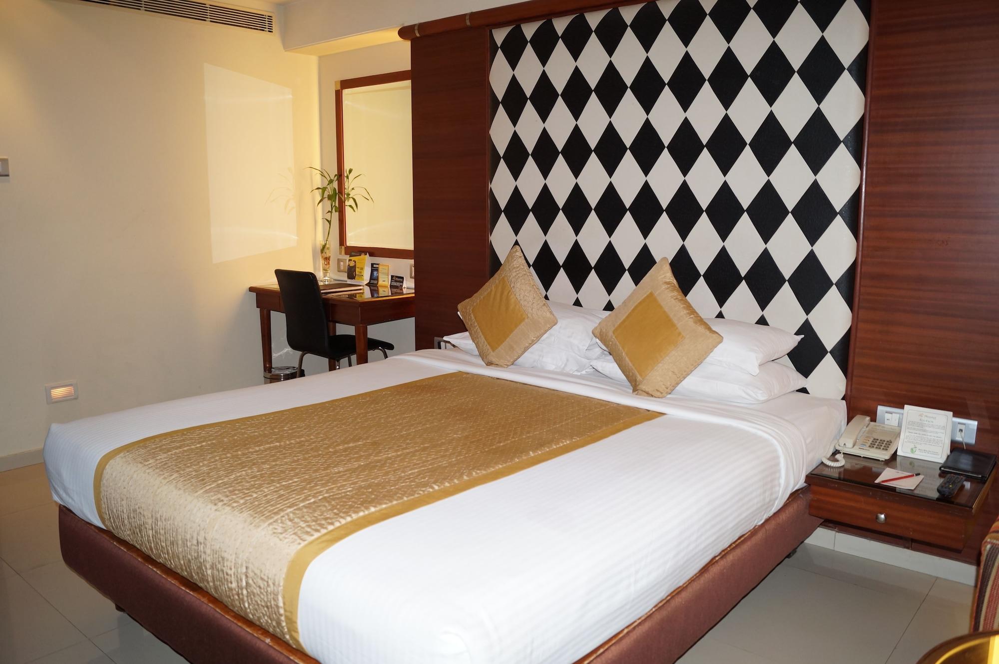 The President Hotel Bangalore Exterior photo