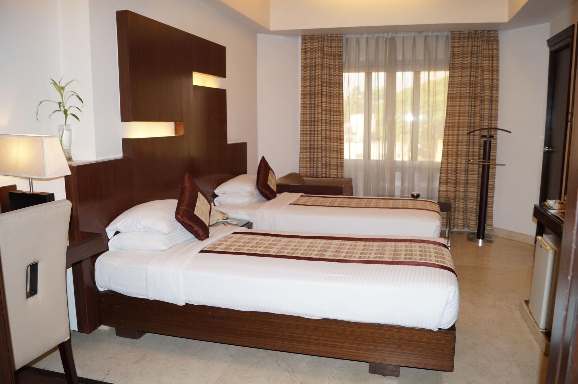 The President Hotel Bangalore Exterior photo