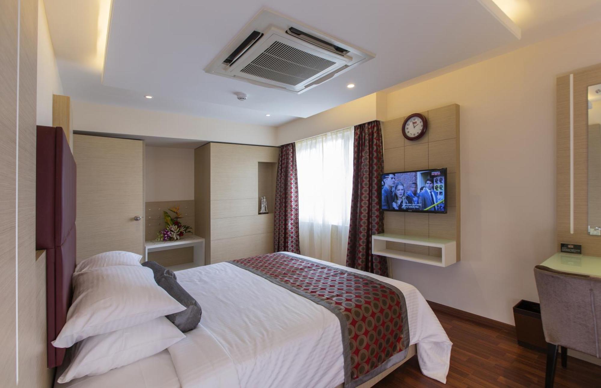The President Hotel Bangalore Room photo