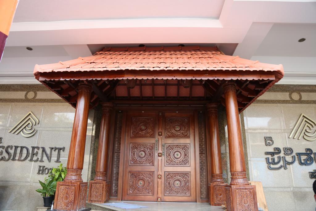 The President Hotel Bangalore Exterior photo
