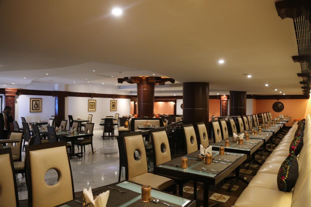 The President Hotel Bangalore Exterior photo