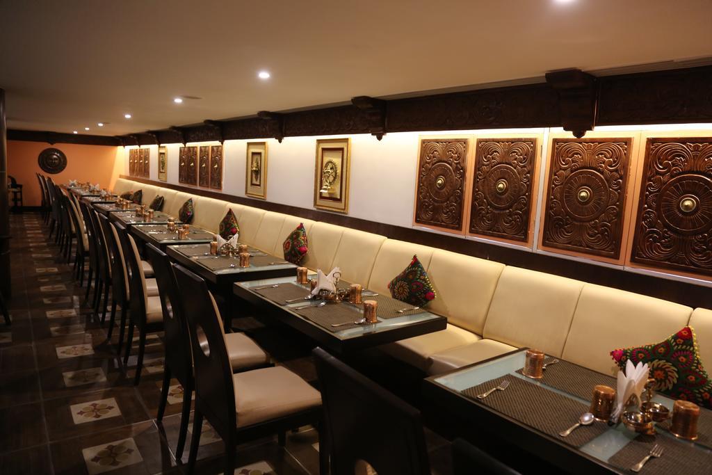 The President Hotel Bangalore Exterior photo