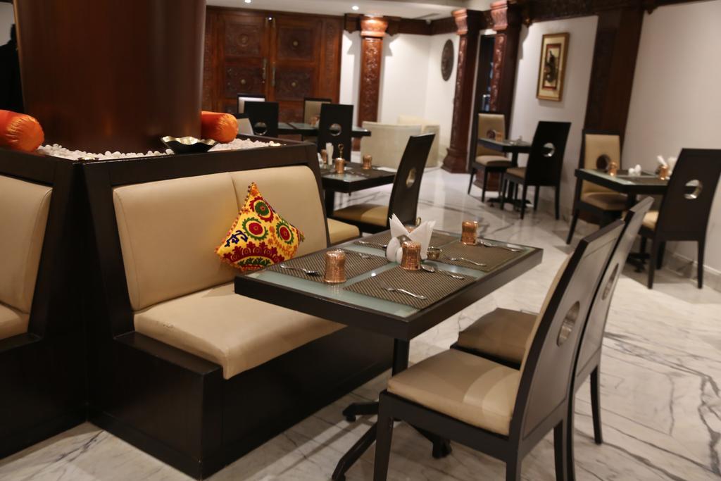 The President Hotel Bangalore Exterior photo
