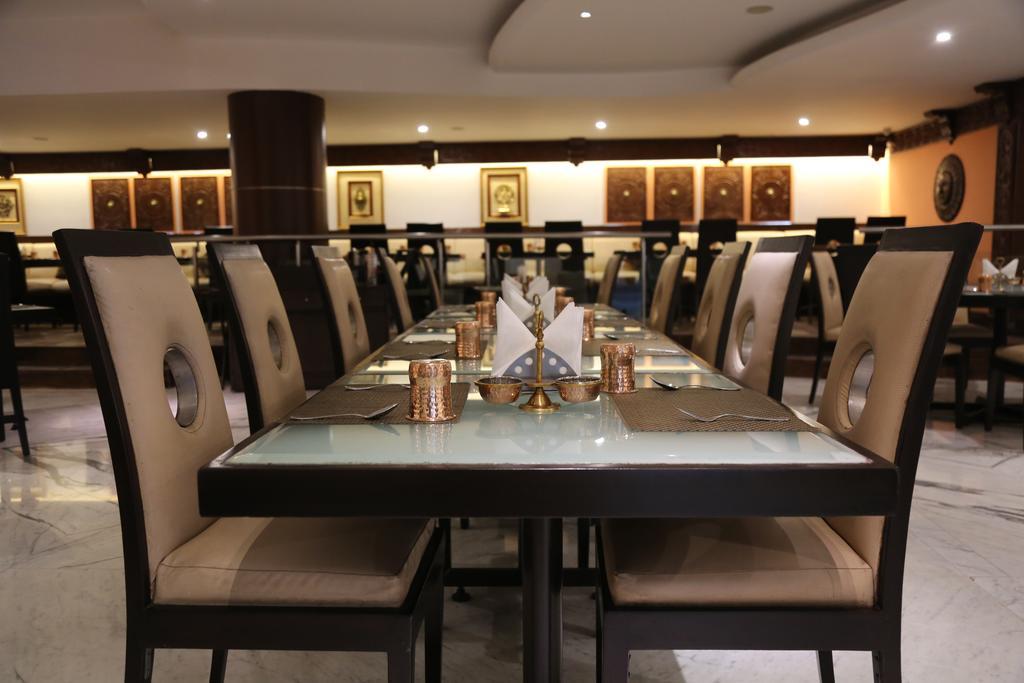 The President Hotel Bangalore Exterior photo