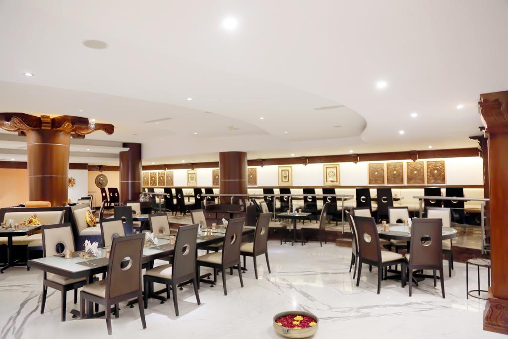 The President Hotel Bangalore Exterior photo