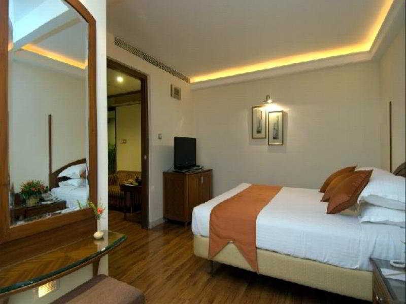 The President Hotel Bangalore Exterior photo