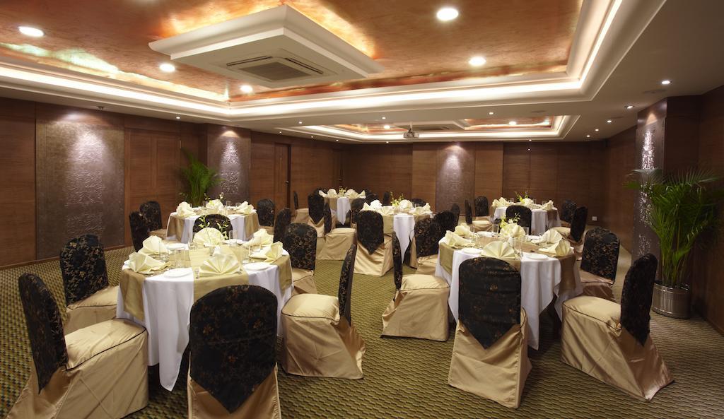 The President Hotel Bangalore Exterior photo