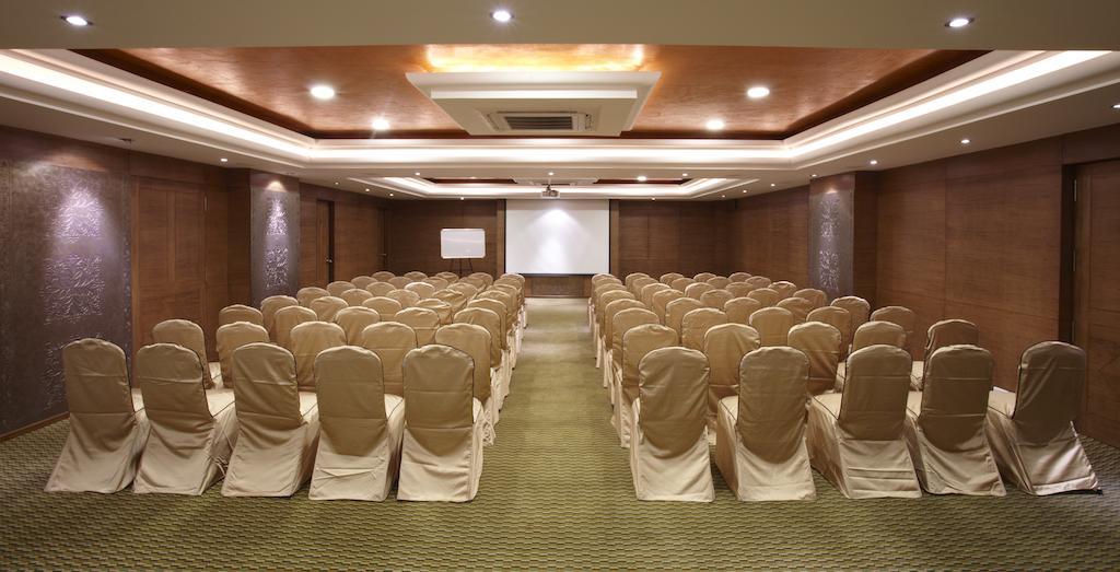 The President Hotel Bangalore Exterior photo